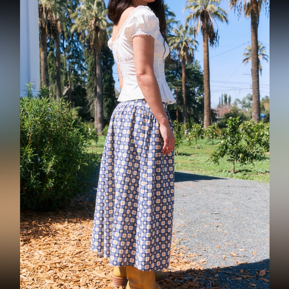NWT LISA SAYS GAH MAEVE MIDI SKIRT- NAVY DAISY GINGHAM - SIZE S - Picture 5 of 9